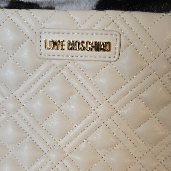 Love Moschino Cream Quilted Crossbody Bag with Gold Chain - Picture 3 of 8